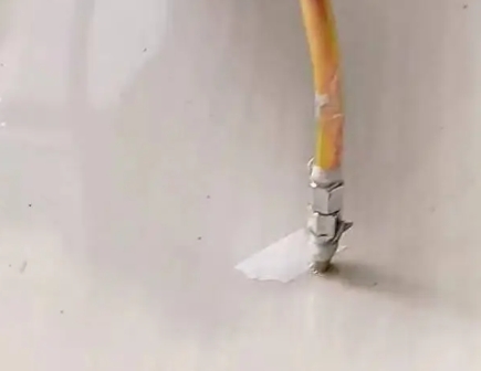 恩施瓷砖空鼓维修公司专业解答在瓷砖铺贴过程中，如果使用的砂料过粗（如全部使用了粗砂），可能会导致以下问题